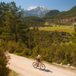 Un viaje interminable de exuberantes bosques, ciudades históricas y costas turquesas… así es recorrer La Riviera Turca en bicicleta